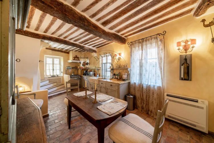 MOUGINS- MAISON DE VILLAGE
