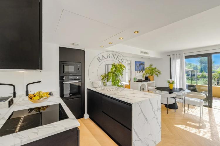 APPARTEMENT - 3 PIECES - DERNIER ETAGE - TERASSE - PISCINE