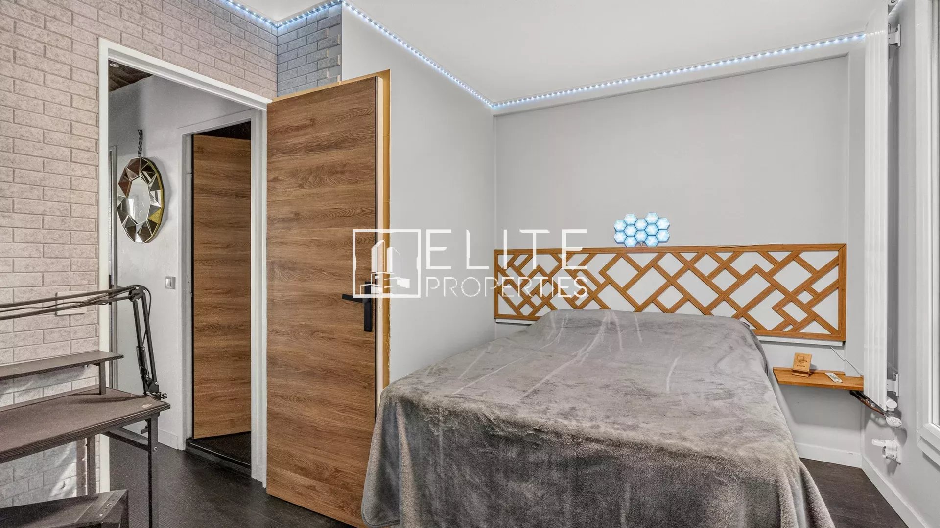Appartement 3 pièces rénové avec terrasse — Dernier étage
