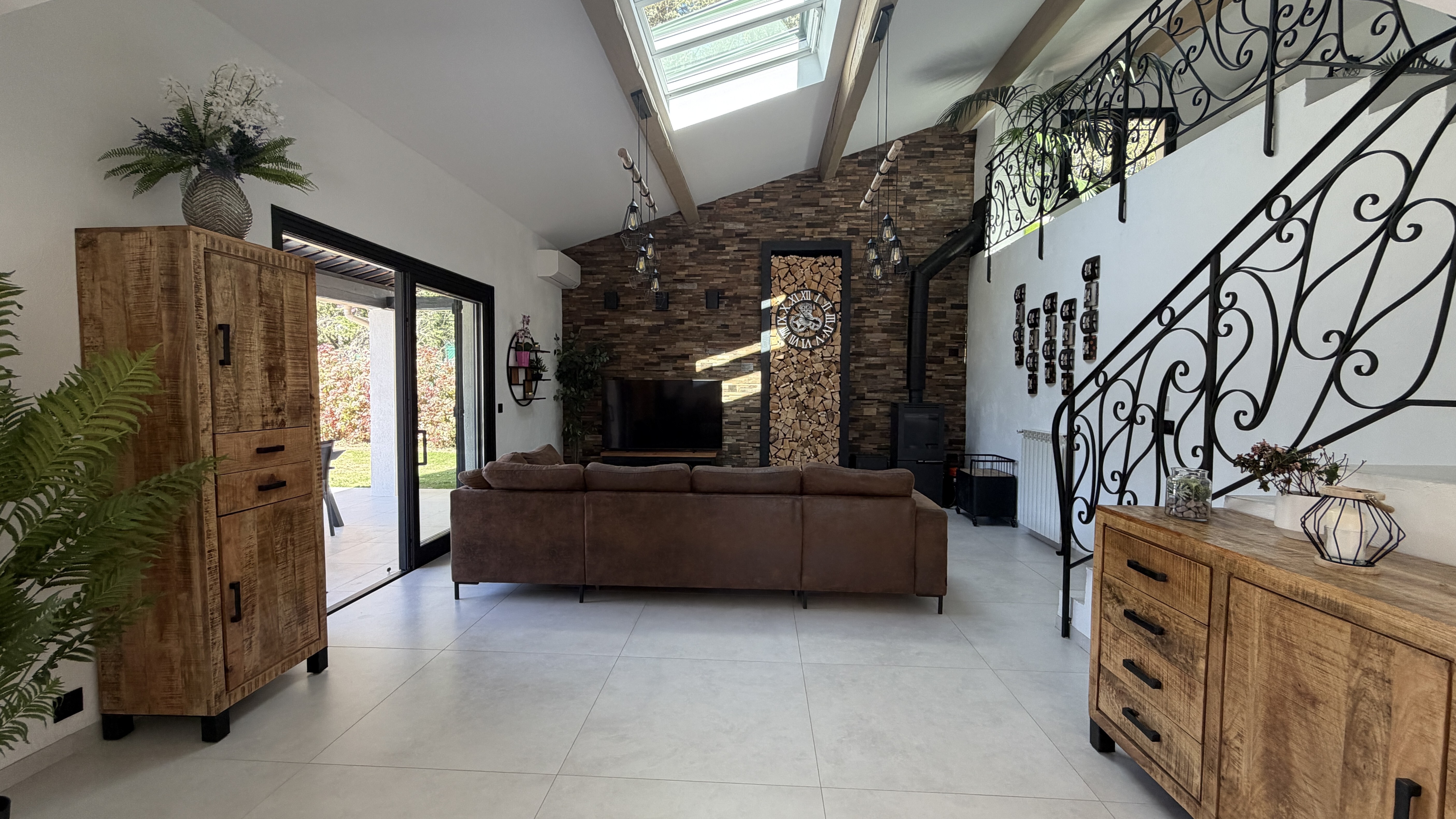 Roquefort-les-Pins – Villa rénovée de 208 m² avec piscine chauffée et jardin