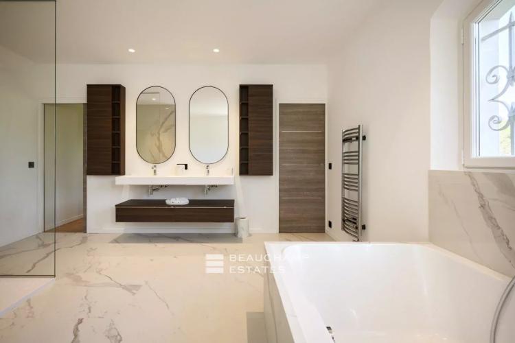 Villa néo-provencale de 5 chambres avec piscine dans un quartier résidentiel de Mougins