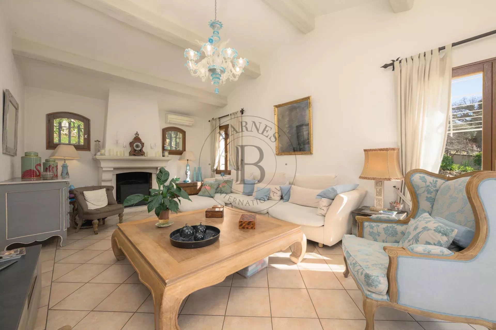 MOUGINS – QUARTIER RECHERCHÉ – À PIED DES COMMERCES