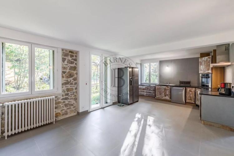MOUGINS - PROPRIÉTÉ EN PIERRE FIN XIXᵉ – CALME ABSOLU