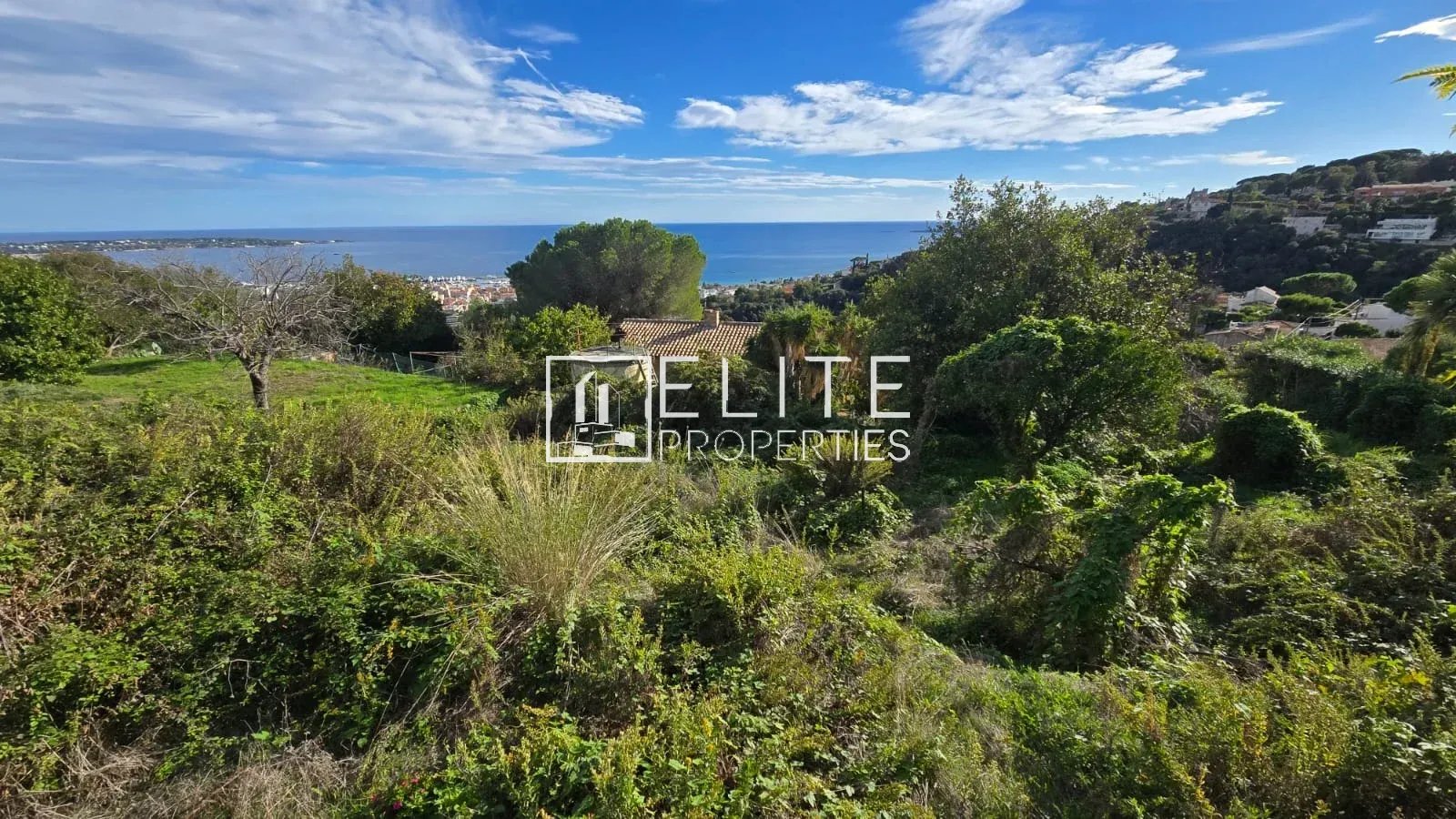 MAISON INDIVIDUELLE 7 PIÈCES 180 m² – VUE MER PANORAMIQUE – VALLAURIS