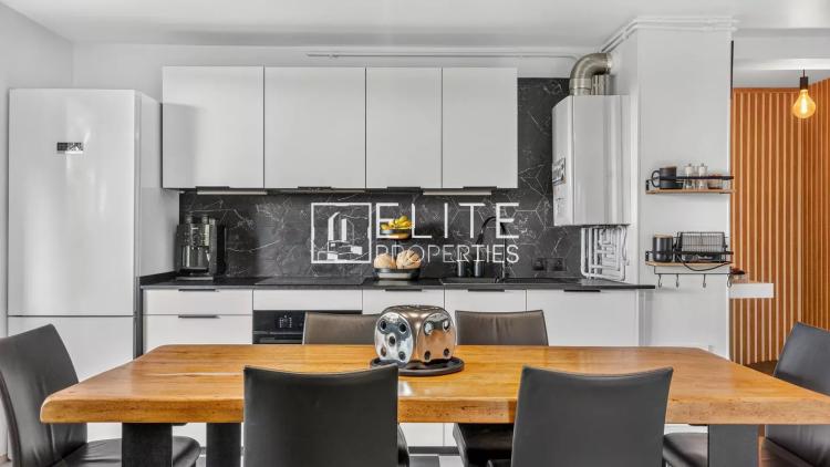 Appartement 3 pièces rénové avec terrasse — Dernier étage