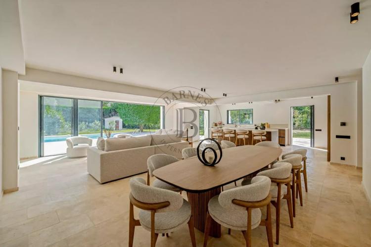 MOUGINS - VILLA PROVENCALE RENOVEE - QUARTIER PRISE