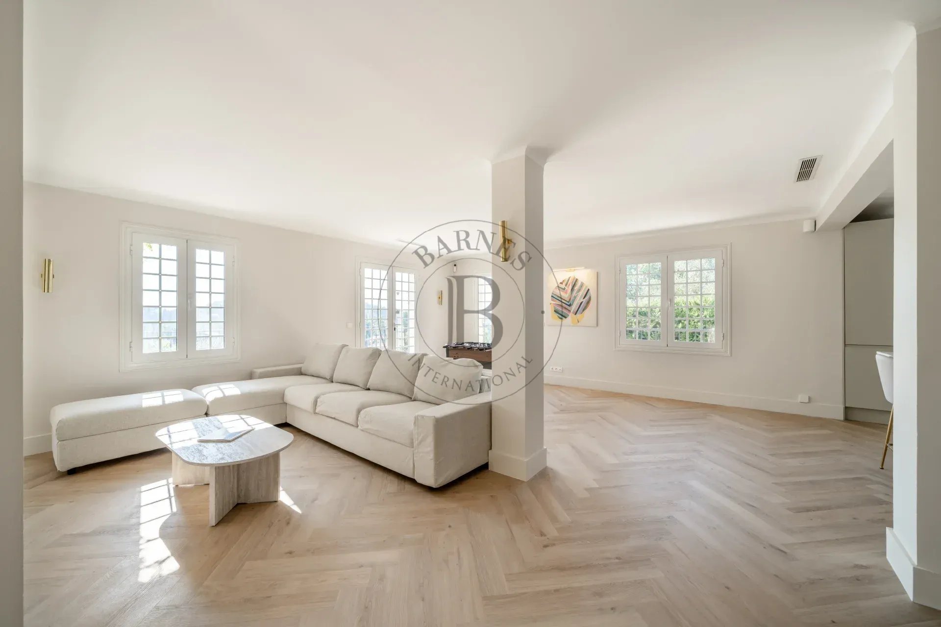 MOUGINS - VILLA - 5 CHAMBRES EN SUITE - DOMAINE SECURISE