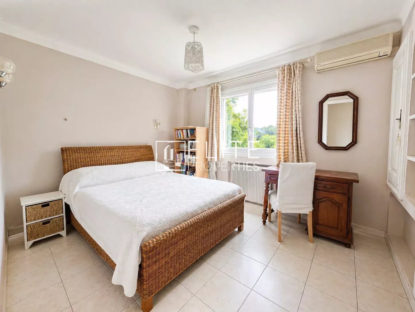 EXCLUSIVITE - LA ROQUETTE SUR SIAGNE , maison de 4 logements sur parcelle de 1990 m²