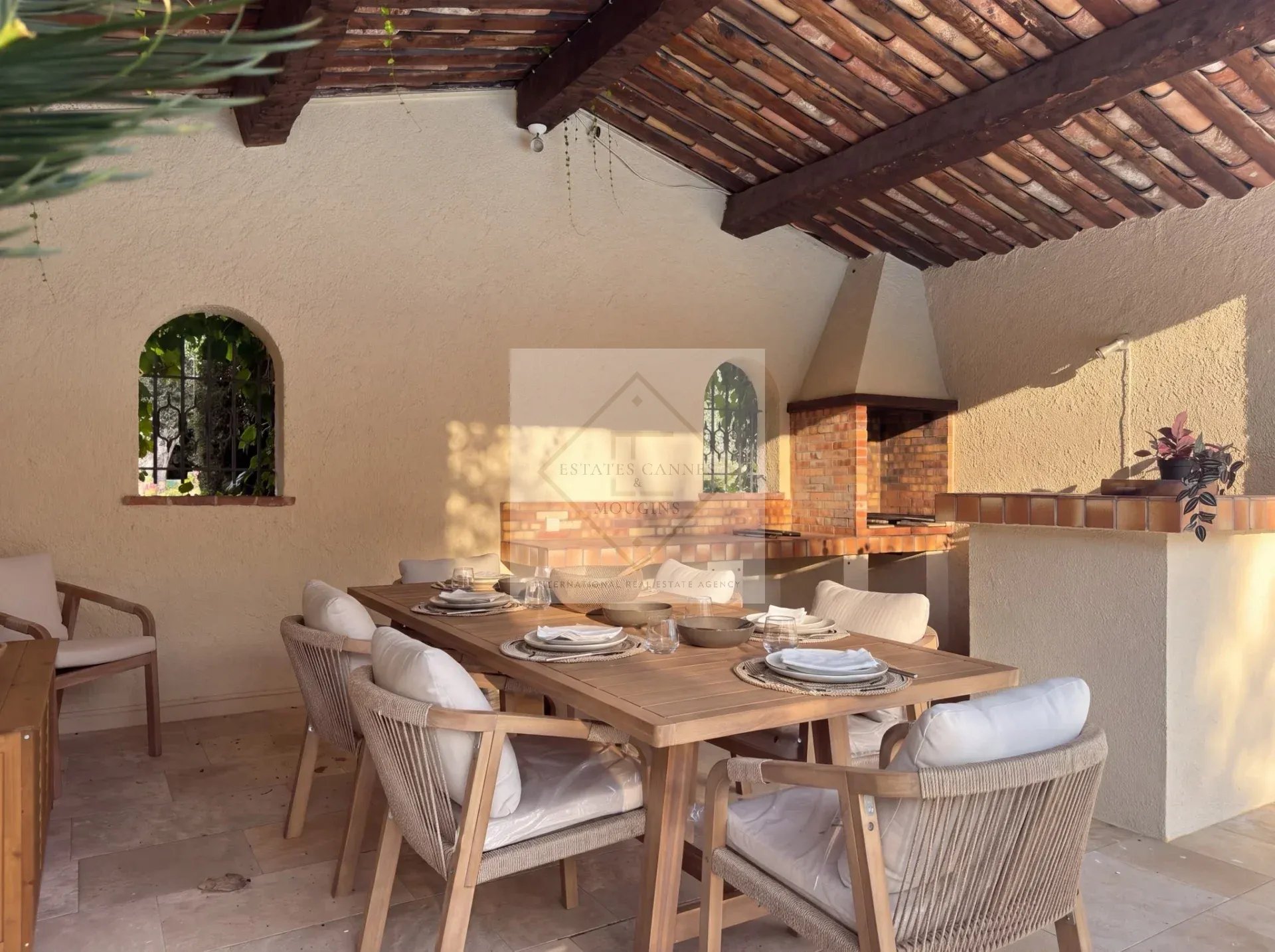 MOUGINS — VILLA D’EXCEPTION À LOUER À L’ANNÉE