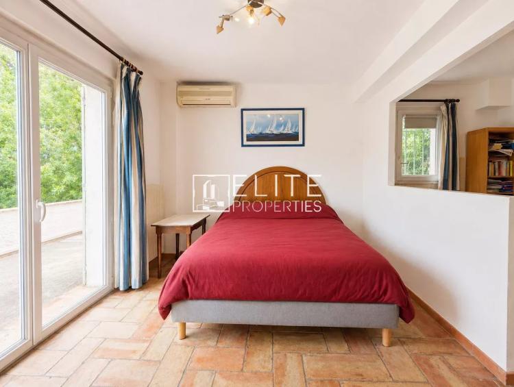 EXCLUSIVITE - LA ROQUETTE SUR SIAGNE , maison de 4 logements sur parcelle de 1990 m²