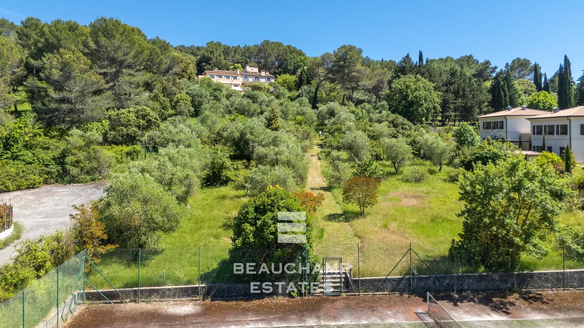 Terrain à bâtir avec permis purgé – Mougins