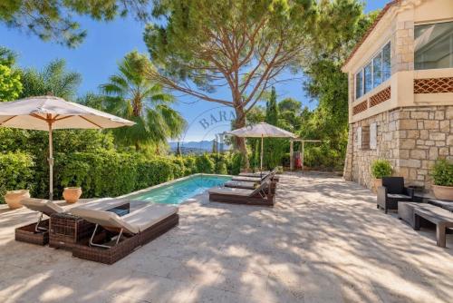 MOUGINS - VILLA 5 CHAMBRES - PISCINE