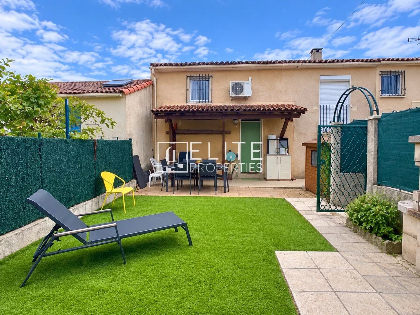 PÉGOMAS – MAISON JUMELÉE – VUE COLLINES & APERÇU MER