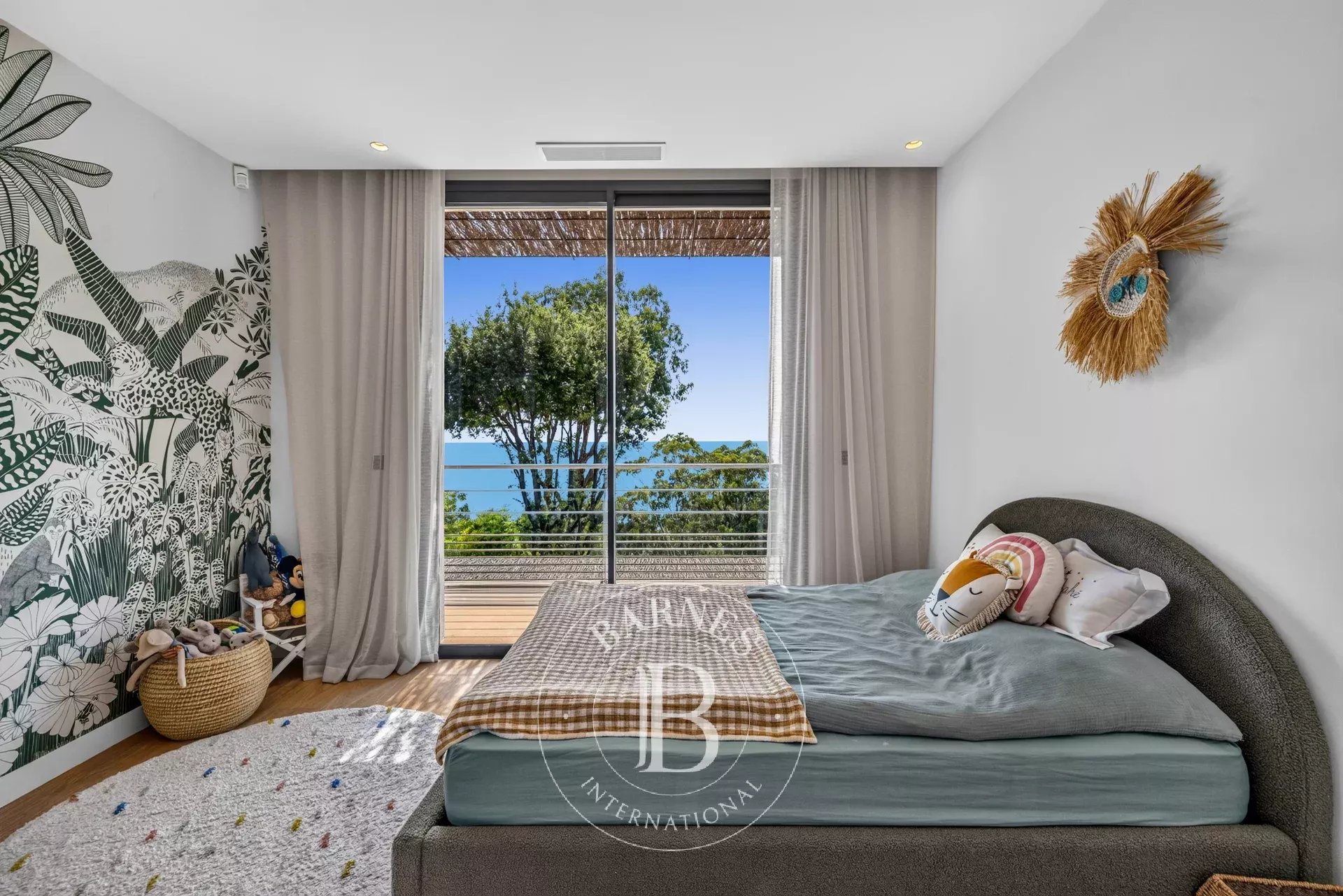 SUPER CANNES - VILLA CONTEMPORAINE AVEC VUE MER PANORAMIQUE