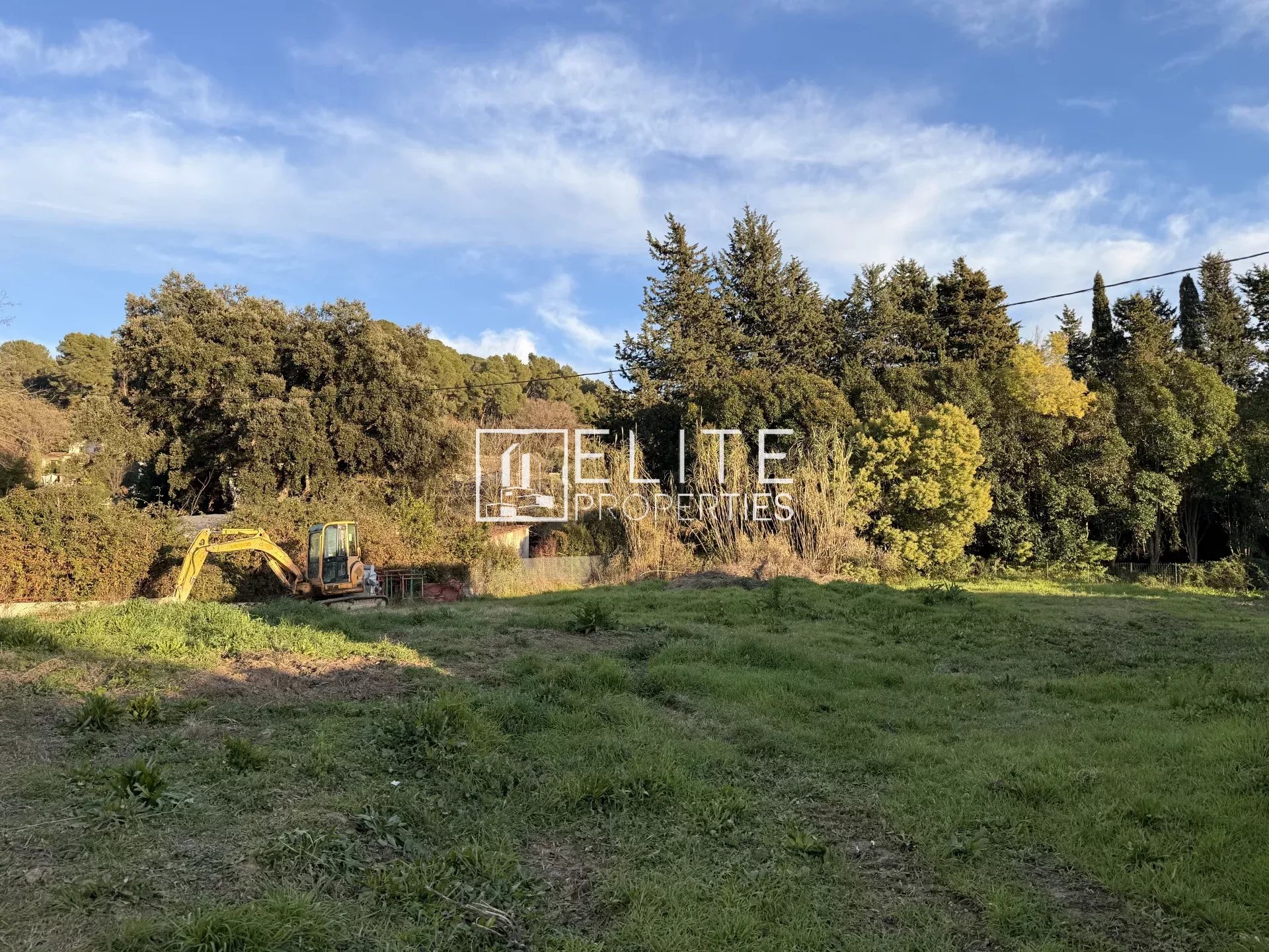 TERRAIN CONSTRUCTIBLE LA ROQUETTE SUR SIAGNE