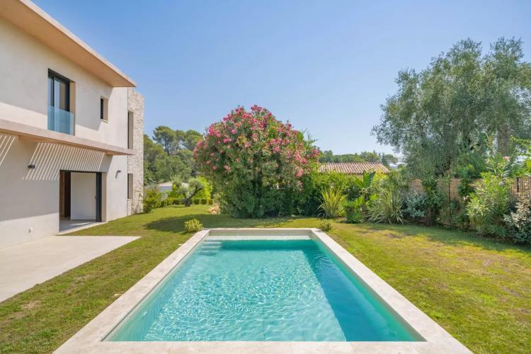 MOUGINS - VILLA NEUVE CONTEMPORAINE