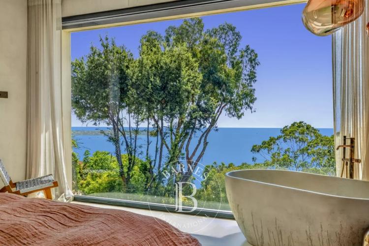 SUPER CANNES - VILLA CONTEMPORAINE AVEC VUE MER PANORAMIQUE