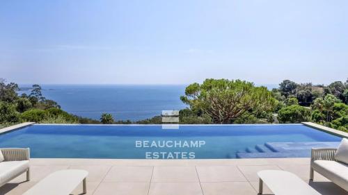 Villa contemporaine 4 chambres avec vue mer – Super Cannes