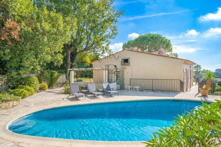 MOUGINS - VILLA - 5 CHAMBRES EN SUITE - DOMAINE SECURISE