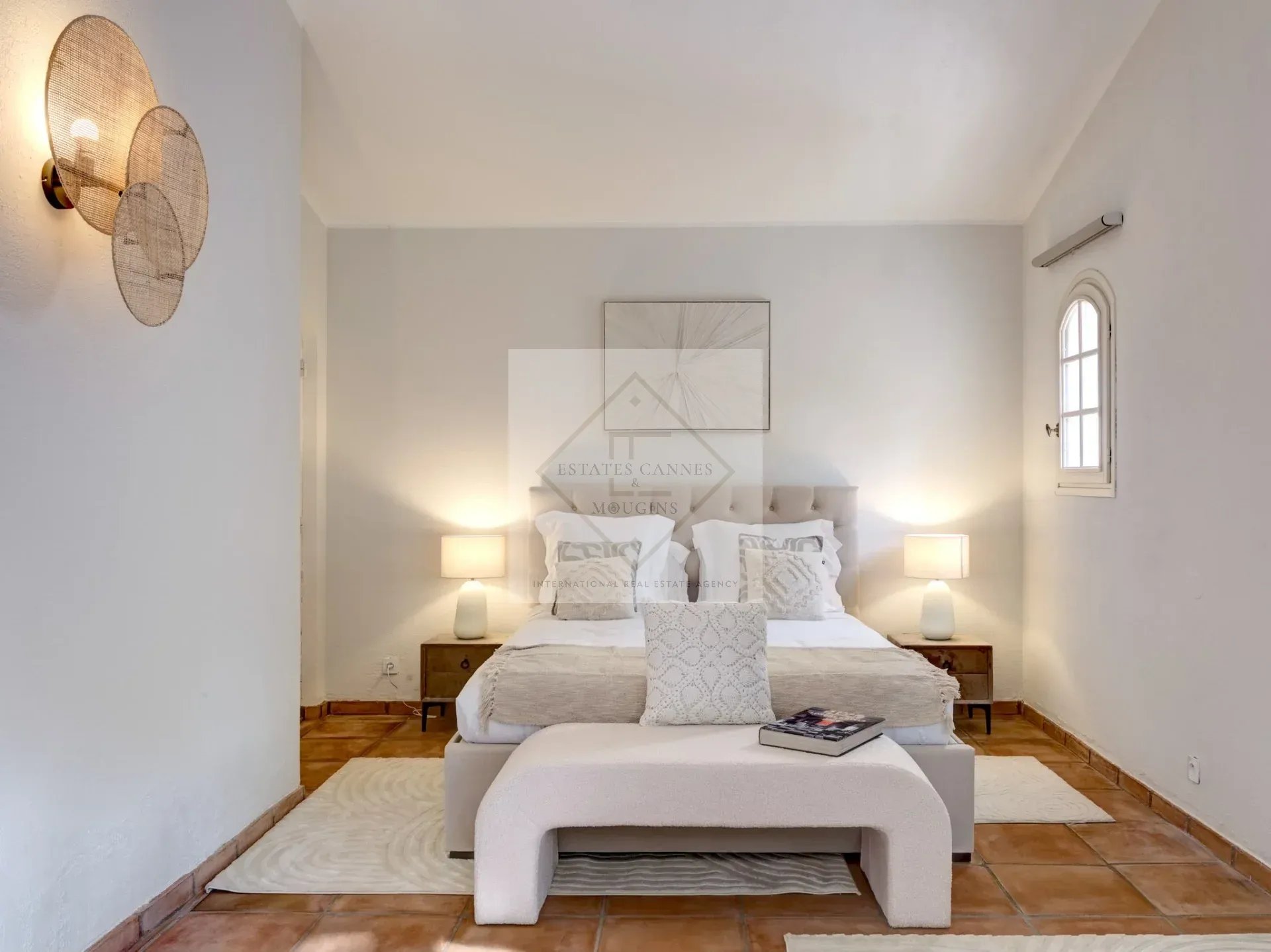 MOUGINS — VILLA D’EXCEPTION À LOUER À L’ANNÉE