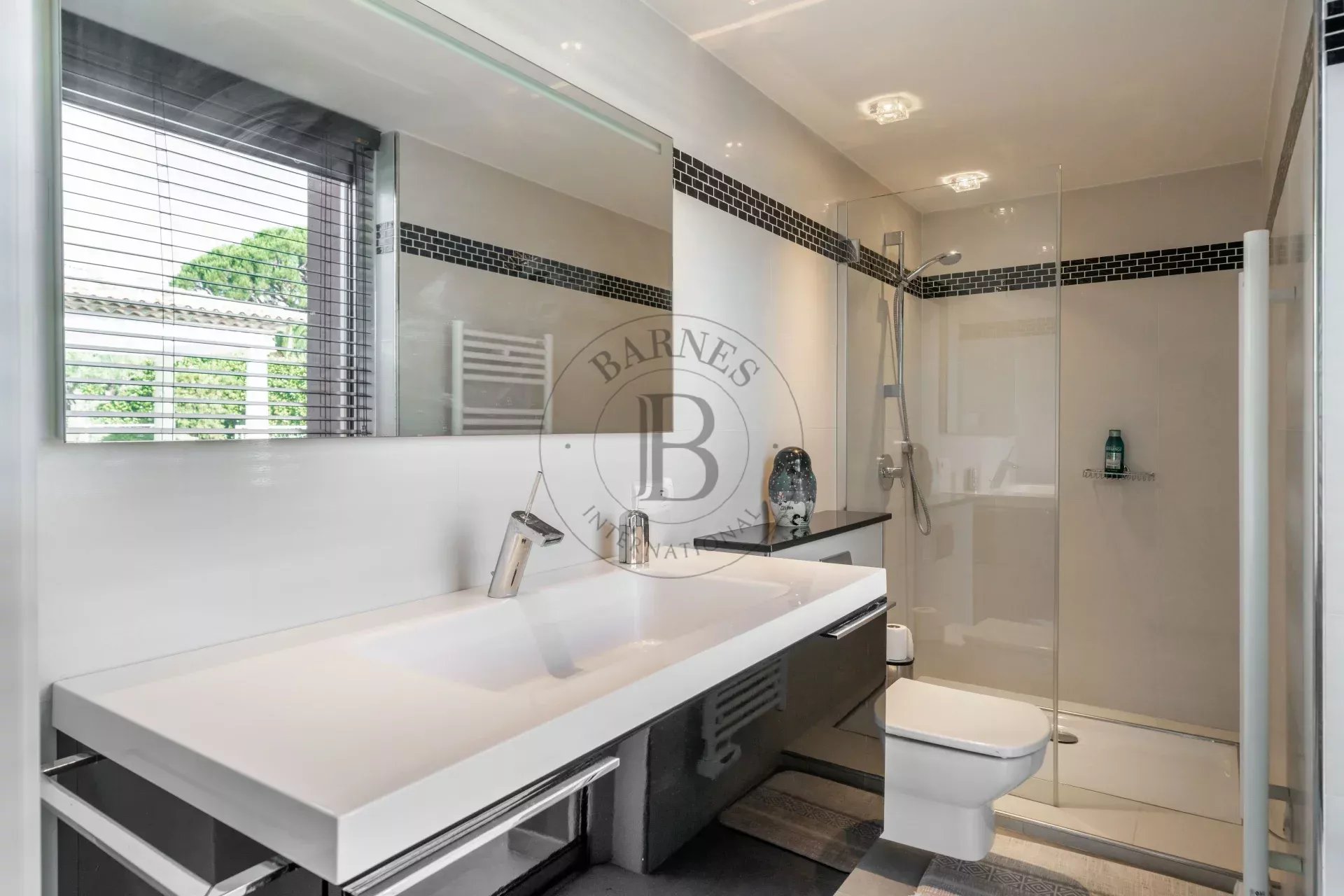 MOUGINS - VILLA DE PLAIN PIED - PROCHE CANNES