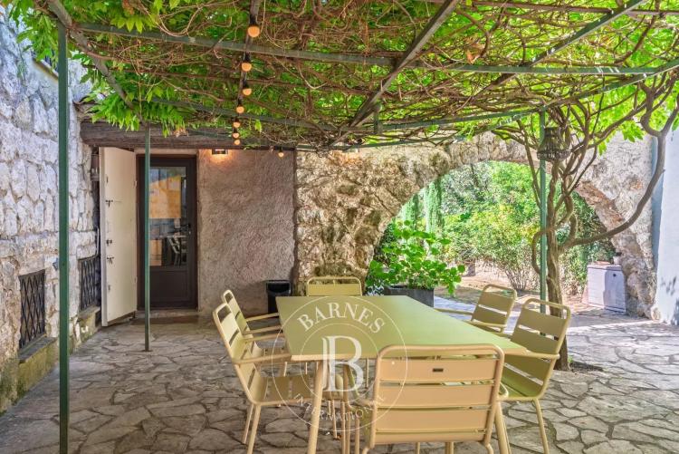Roquefort-les-Pins - Villa familiale de caractère à pied des commodités