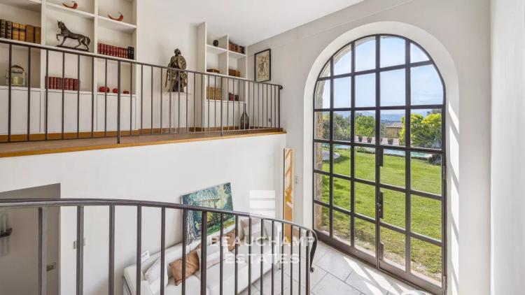 Villa provençale 5 chambres avec vue colline - Mougins