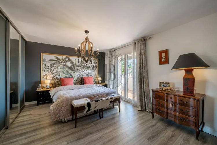 MOUGINS - VILLA VUE MER - PROCHE CANNES