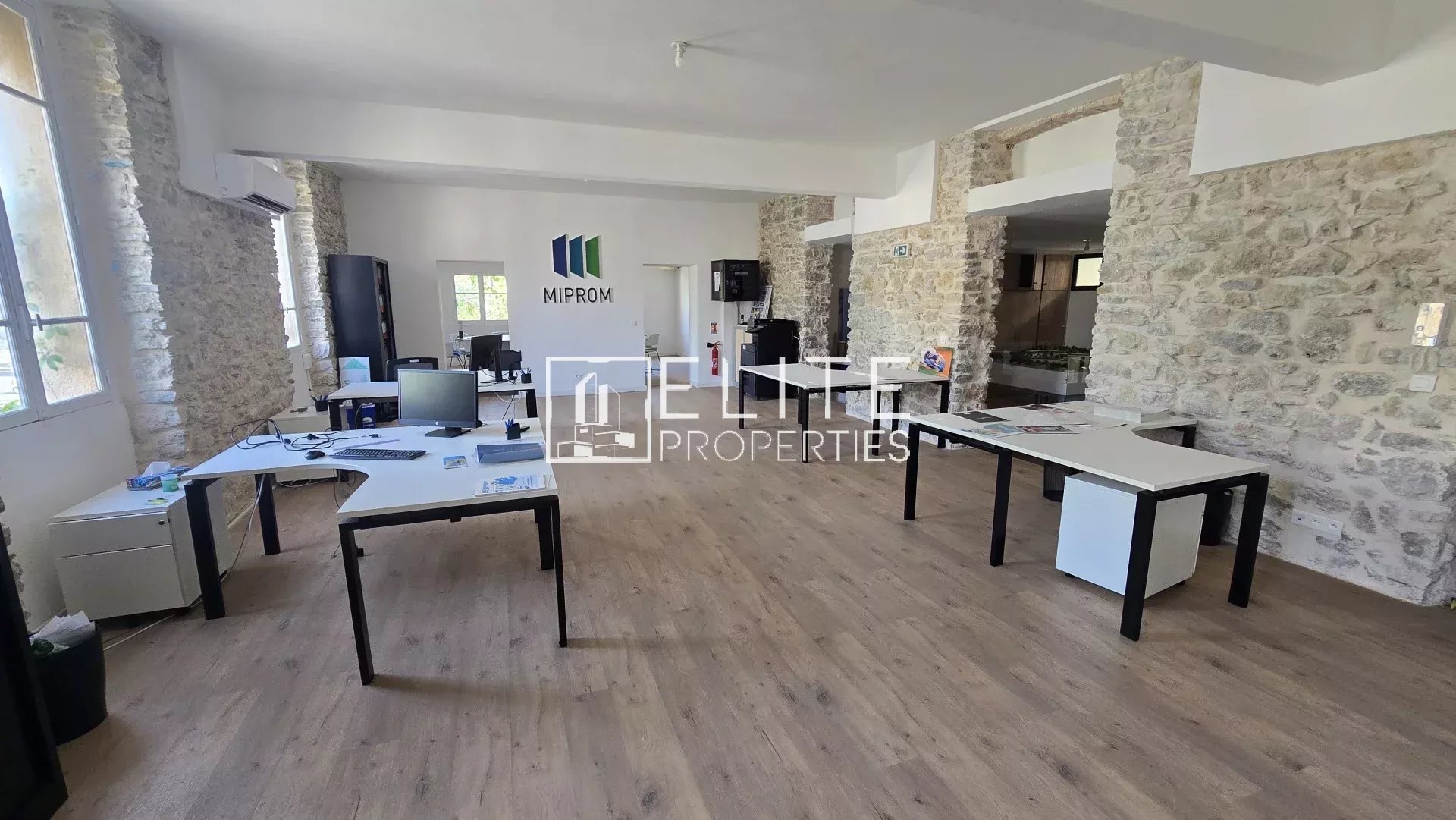 LOCAL COMMERCIAL 3 PIÈCES 119m² – MOUGINS