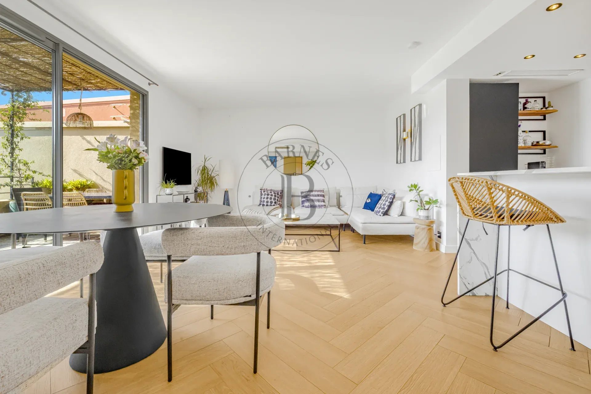 APPARTEMENT - 3 PIECES - DERNIER ETAGE - TERASSE - PISCINE