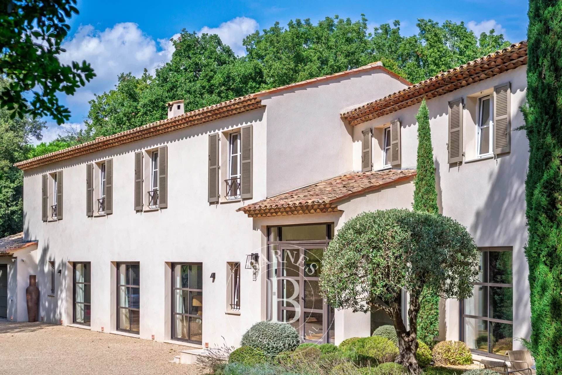 Valbonne, - Domaine fermé - 5 chambres en suite - Piscine - Appartement