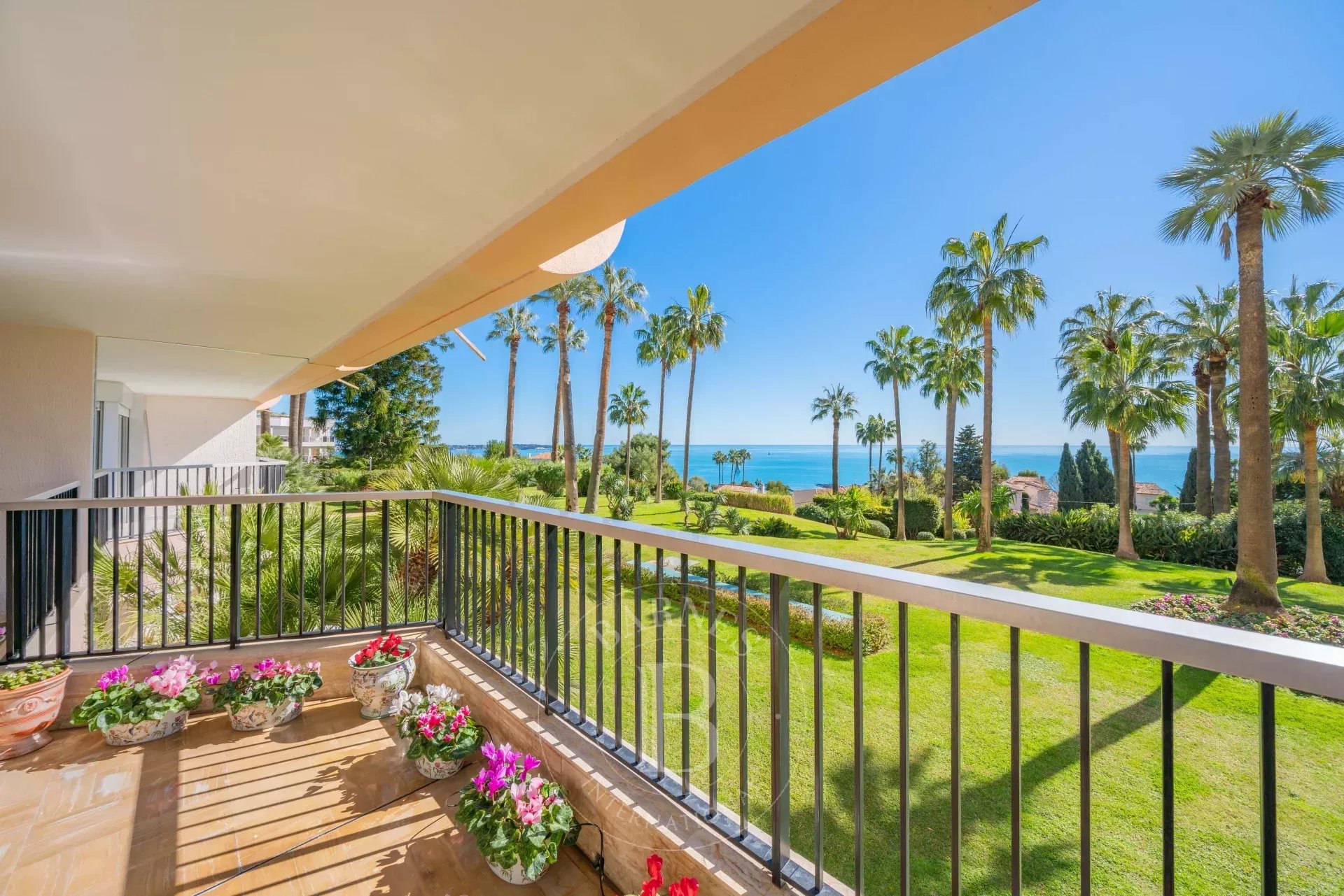 CANNES EDEN- VUE MER - 4 PIECES