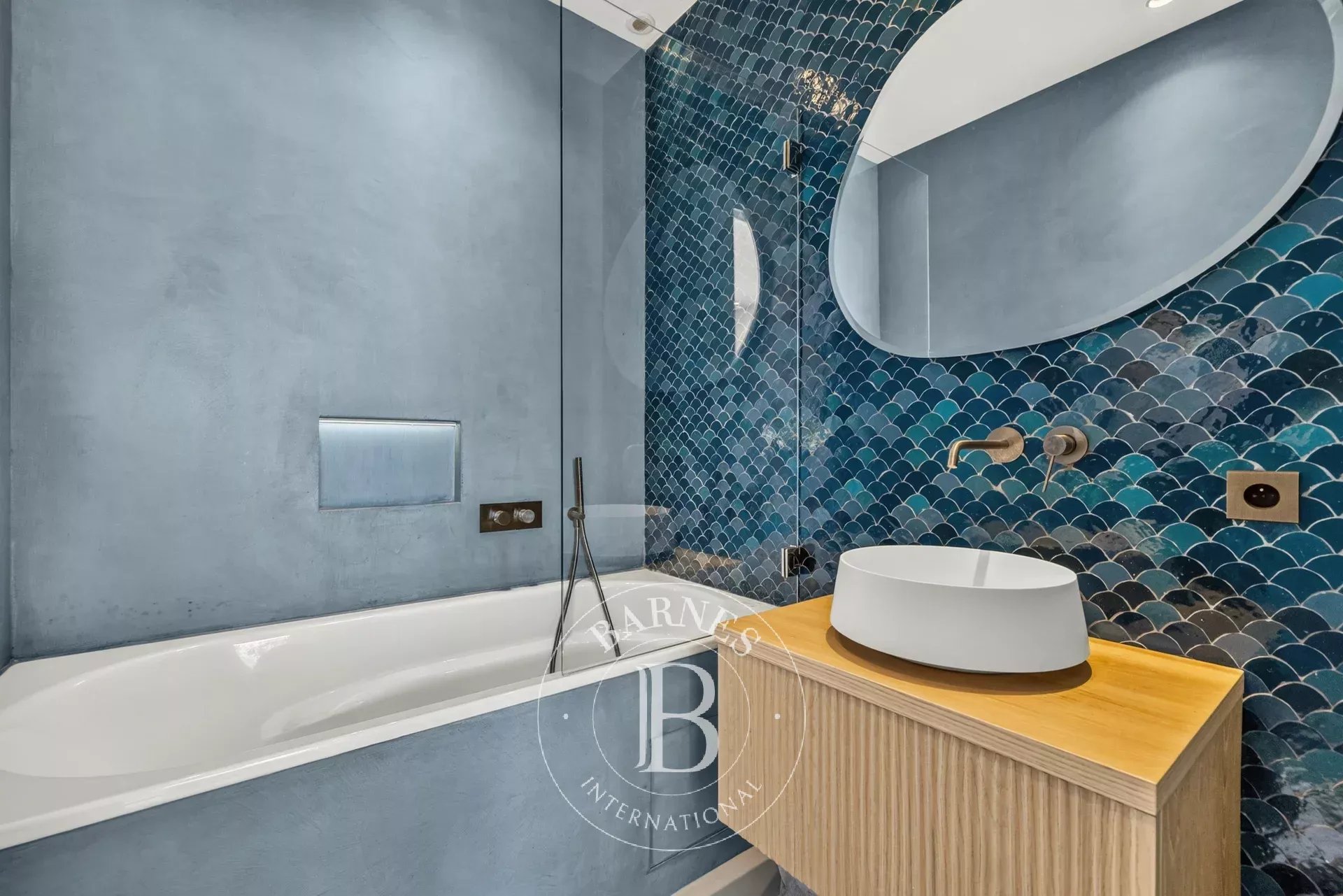 SUPER CANNES - VILLA CONTEMPORAINE AVEC VUE MER PANORAMIQUE