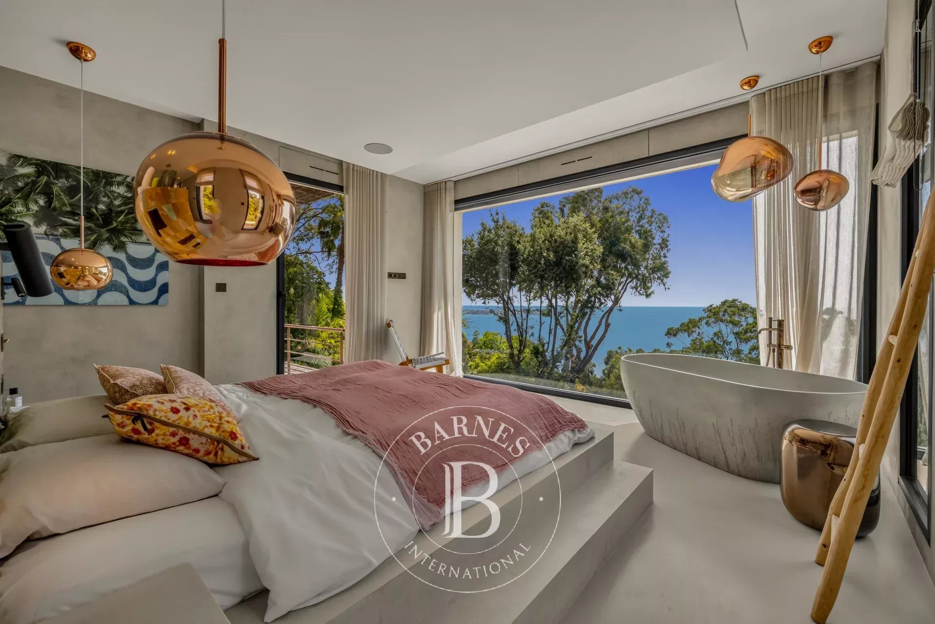SUPER CANNES - VILLA CONTEMPORAINE AVEC VUE MER PANORAMIQUE