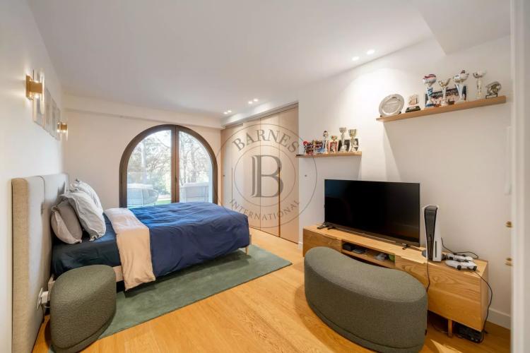 MOUGINS - VILLA MODERNE - VUE DÉGAGÉE