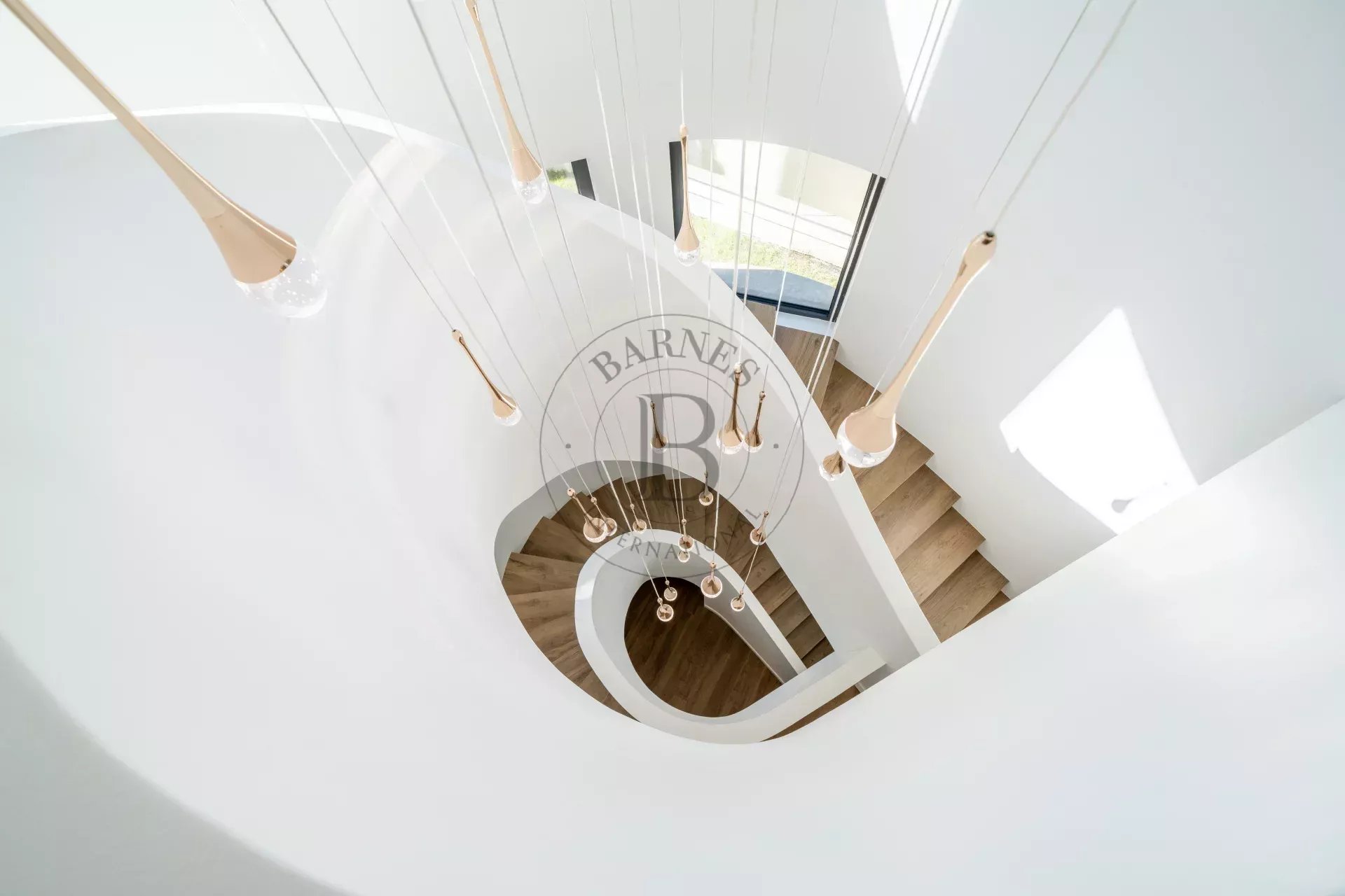 MOUGINS - VILLA MODERNE - VUE DÉGAGÉE