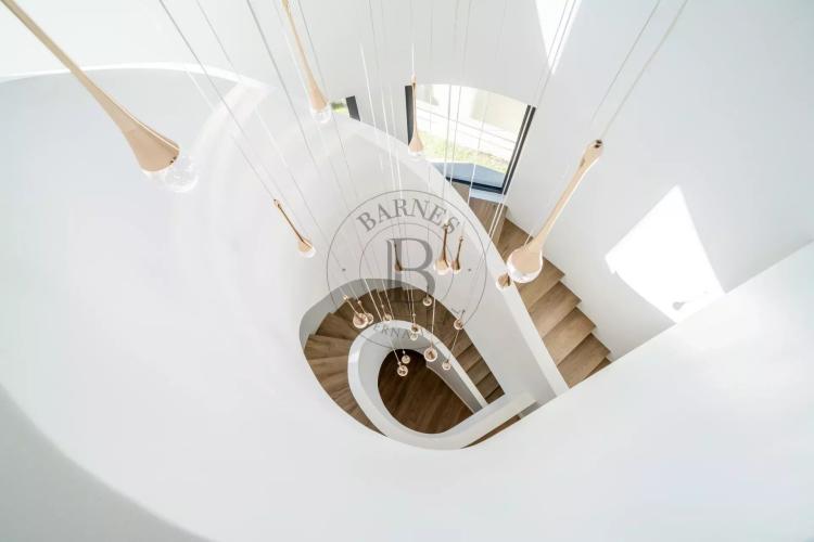 MOUGINS - VILLA MODERNE - VUE DÉGAGÉE