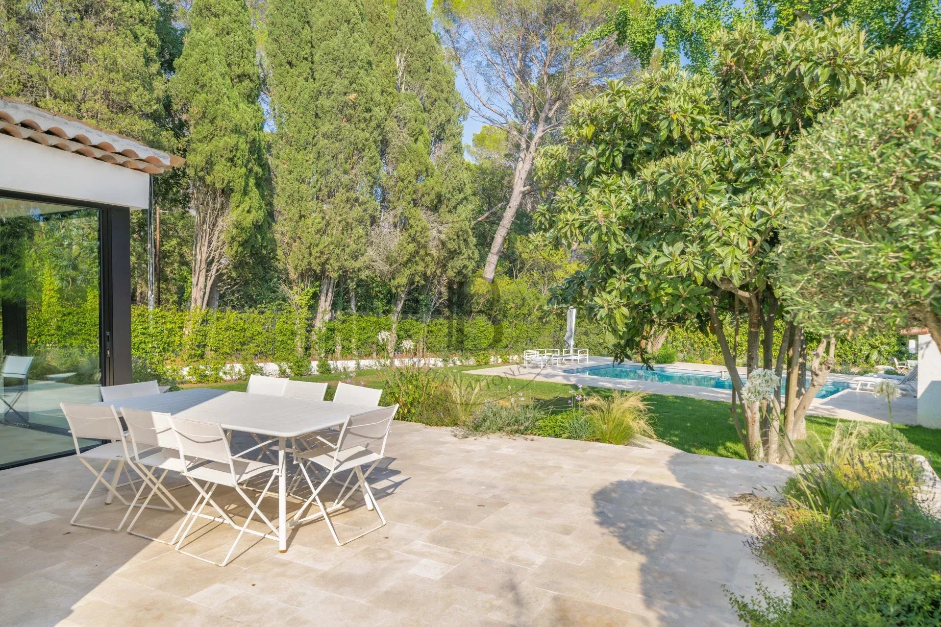MOUGINS - QUARTIER SÉCURISÉ - AU CALME