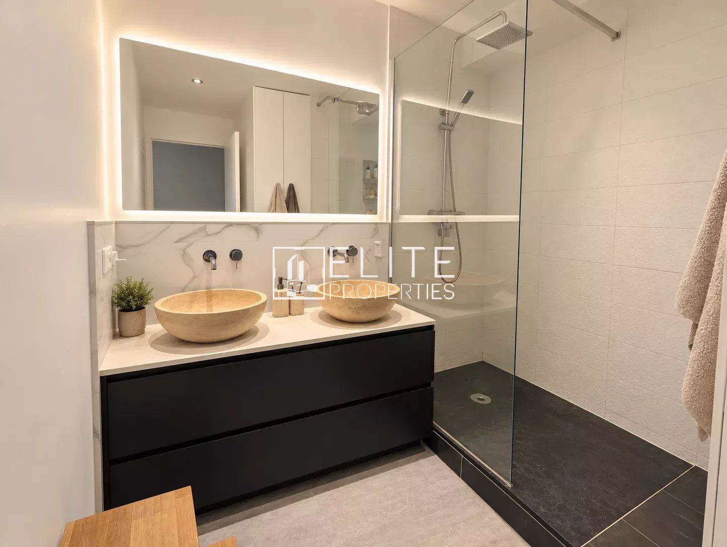 EXCLUSIVITE - LE CANNET – APPARTEMENT LUMINEUX, TRAVERSANT ET AU CALME