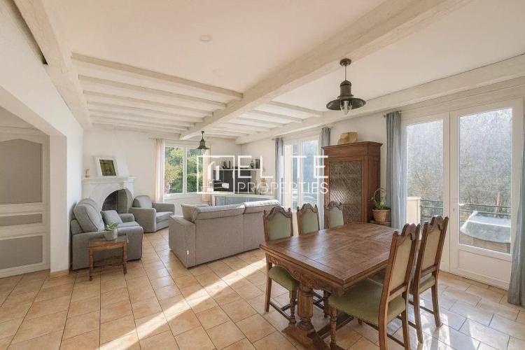Mougins – Maison avec dépendances, garage XXL et terrain en restanques