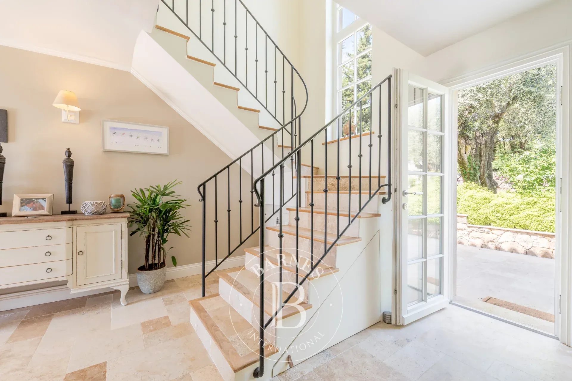 Roquefort-les-Pins, au calme absolu, 4 chambres, studio indépendant et piscine