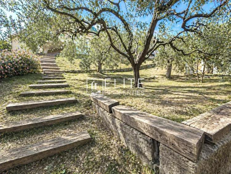 EXCLUSIVITE - LA ROQUETTE SUR SIAGNE , maison de 4 logements sur parcelle de 1990 m²