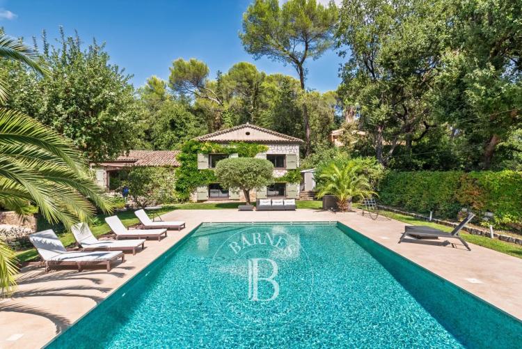 Roquefort-les-Pins - Villa familiale de caractère à pied des commodités
