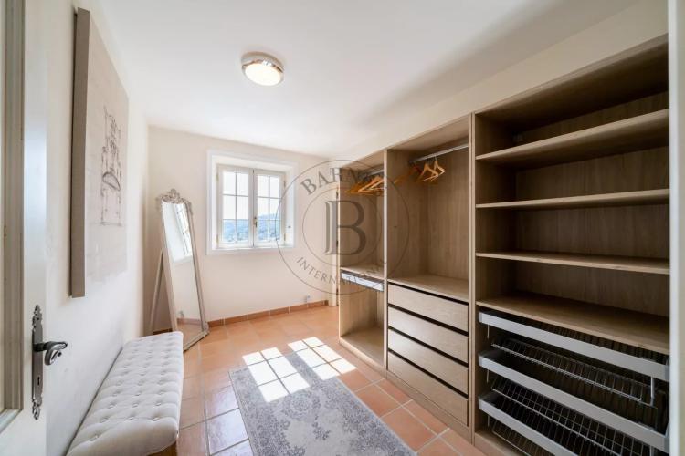 PROCHE MOUGINS - VILLA PROVENÇALE AVEC VUE MER ET COLLINES PANORAMIQUE