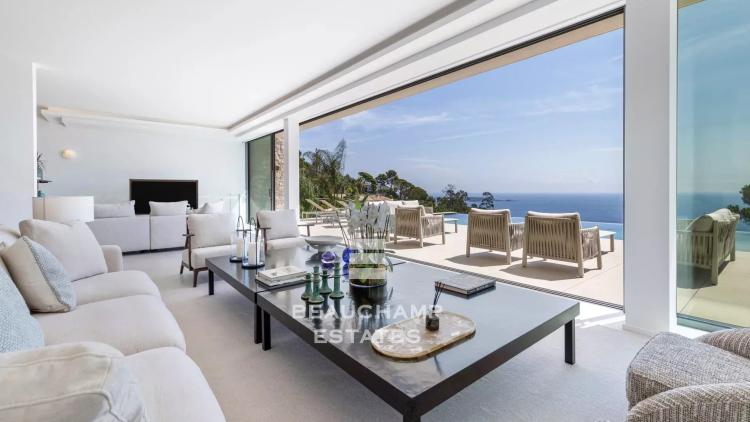 Villa contemporaine 4 chambres avec vue mer – Super Cannes