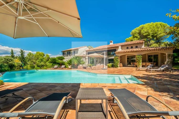Superbe villa neuve de style provençal – Vue panoramique & intimité absolue