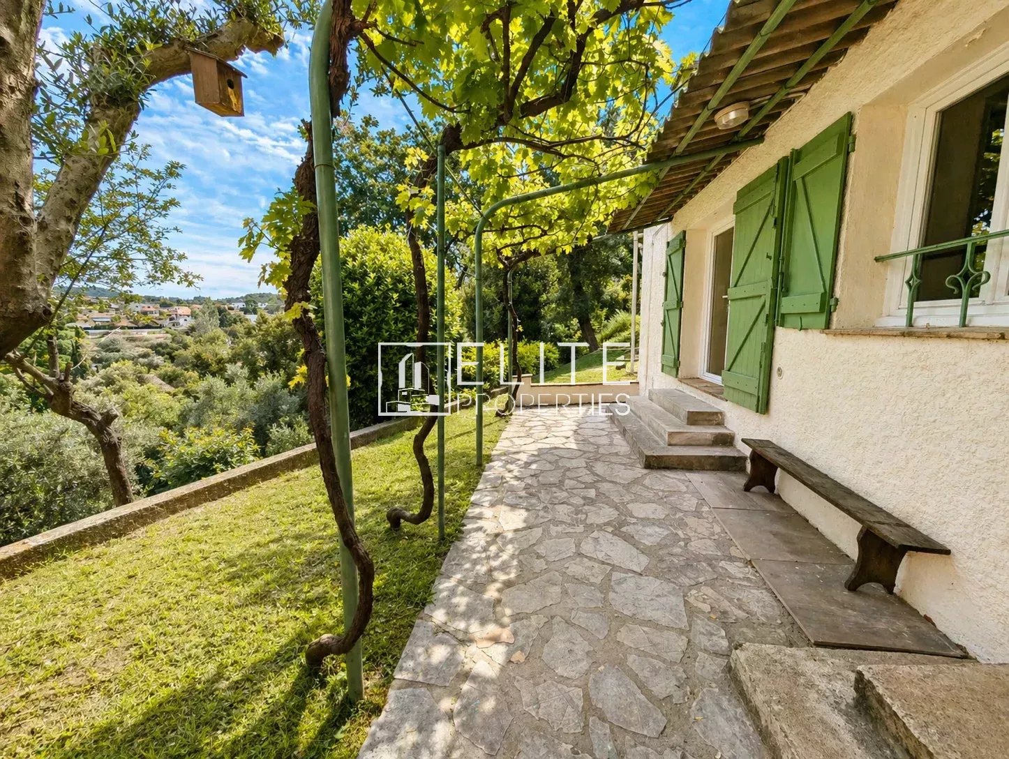 EXCLUSIVITE - LA ROQUETTE SUR SIAGNE , maison de 4 logements sur parcelle de 1990 m²