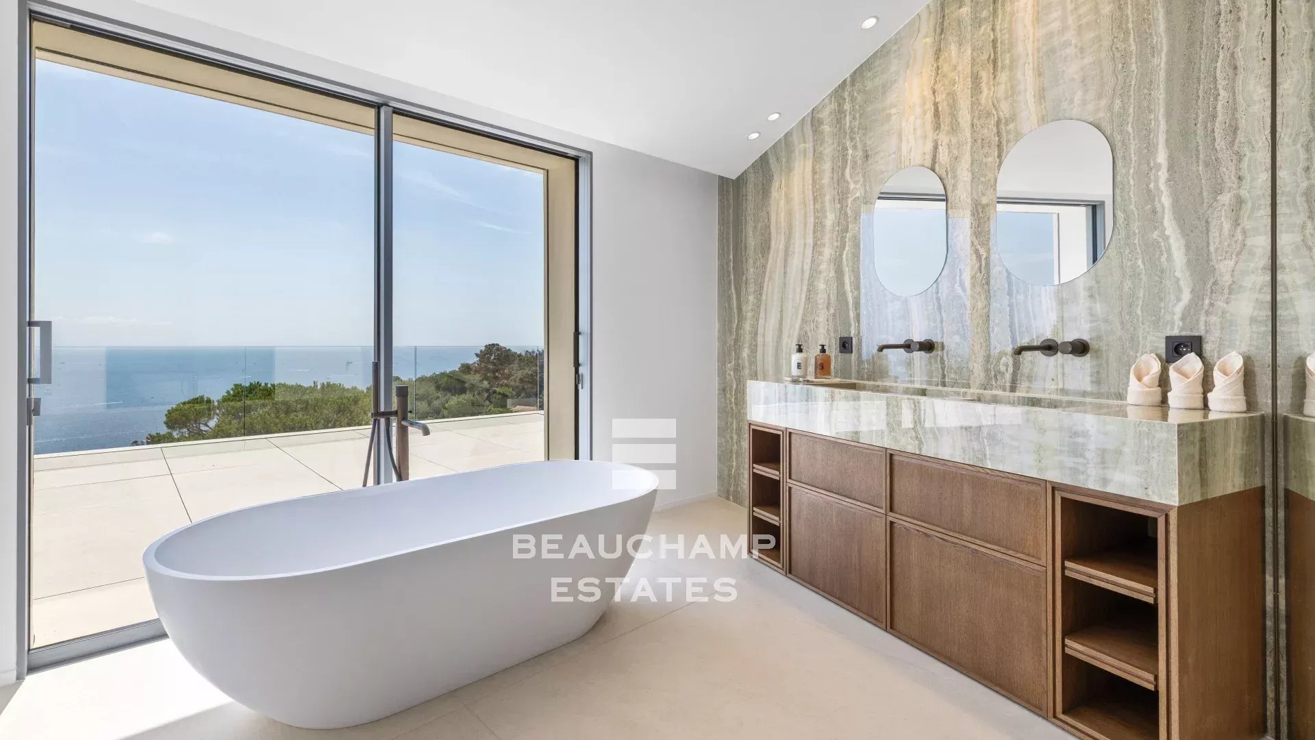 Villa contemporaine 4 chambres avec vue mer – Super Cannes