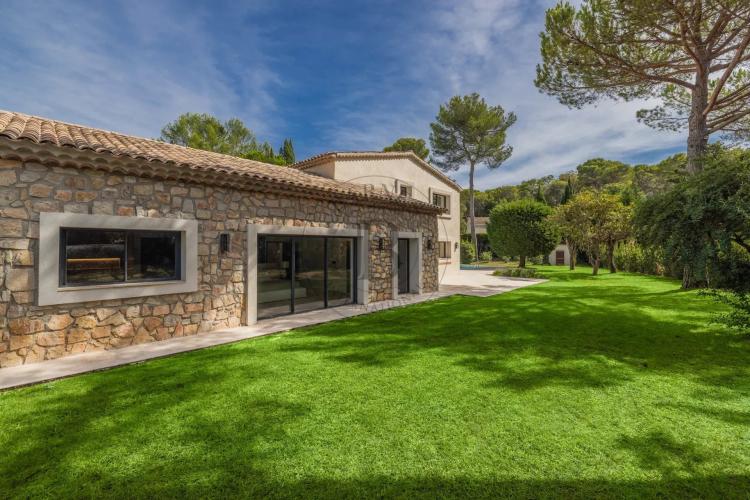 MOUGINS - VILLA PROVENCALE RENOVEE - QUARTIER PRISE