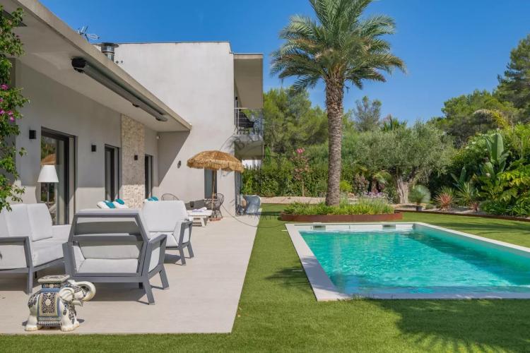 MOUGINS - VILLA CONTEMPORAINE - VUE FORÊT
